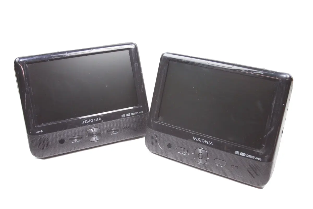 NS-D9PDVD15/ NS-D9PDVD15-MX 9″ Dual-Screen Portable DVD Player